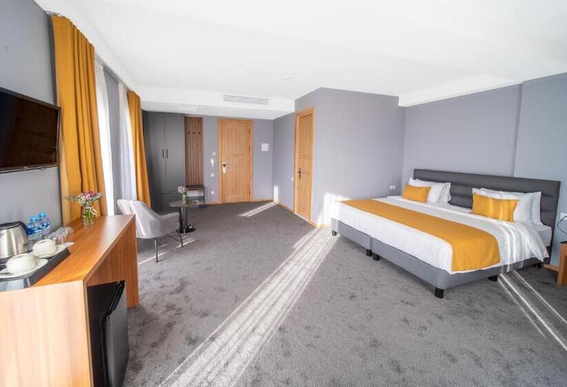 هتل Burki Castle & Cellar