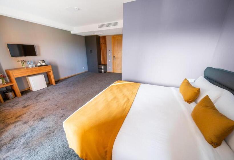 هتل Burki Castle & Cellar