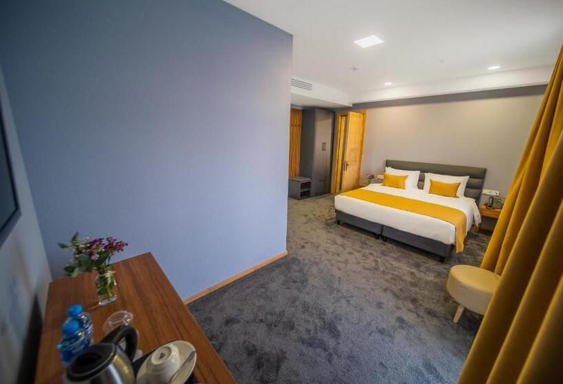 هتل Burki Castle & Cellar