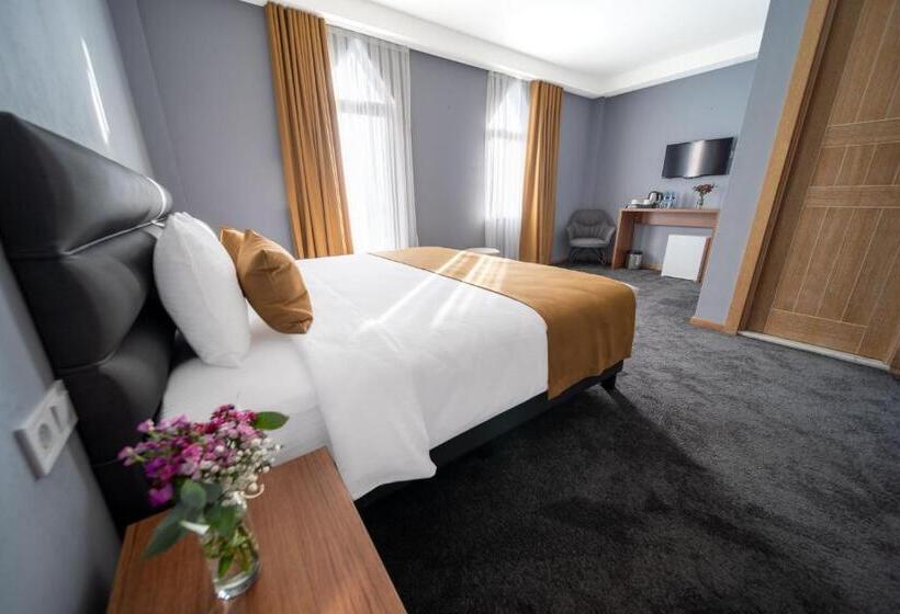 هتل Burki Castle & Cellar