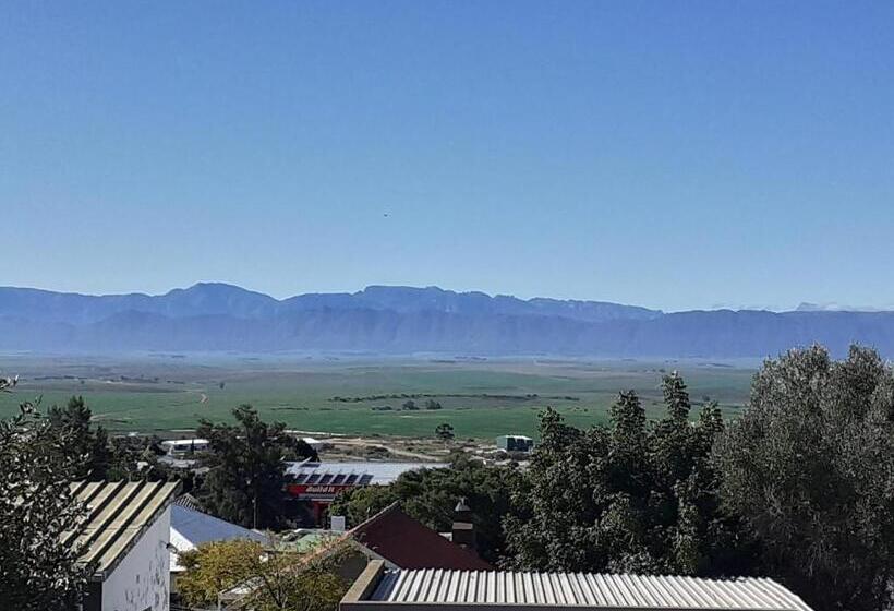 فنادق الكبسولة Morrie S Place Intown   Guest Room With Netflix And A View