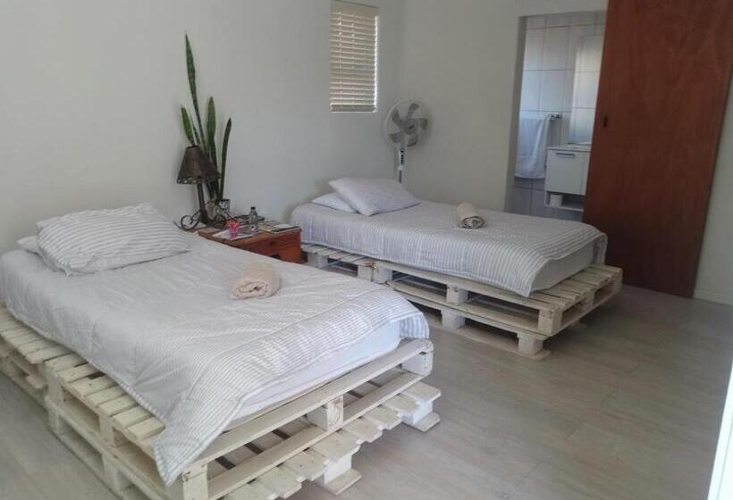 فنادق الكبسولة Morrie S Place Intown   Guest Room With Netflix And A View