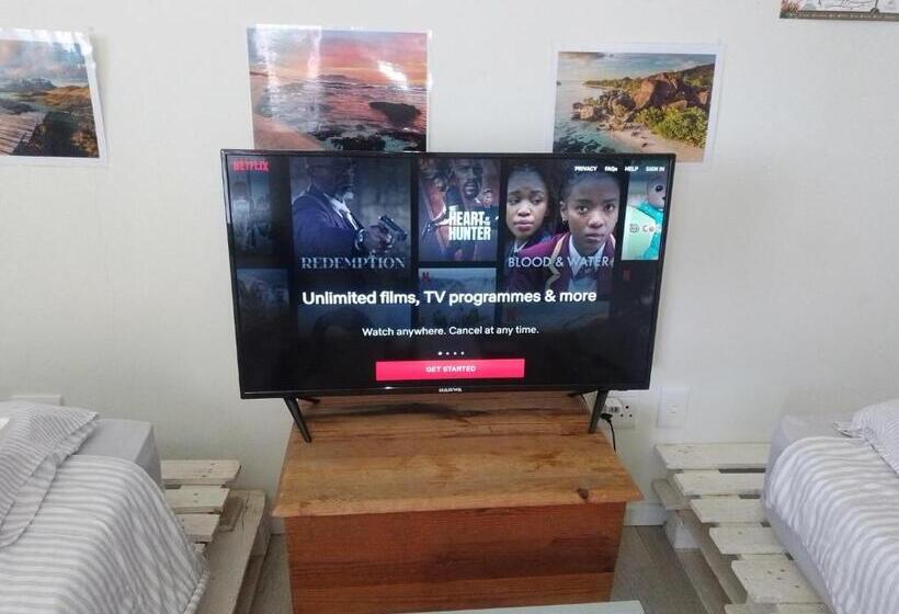 فنادق الكبسولة Morrie S Place Intown   Guest Room With Netflix And A View