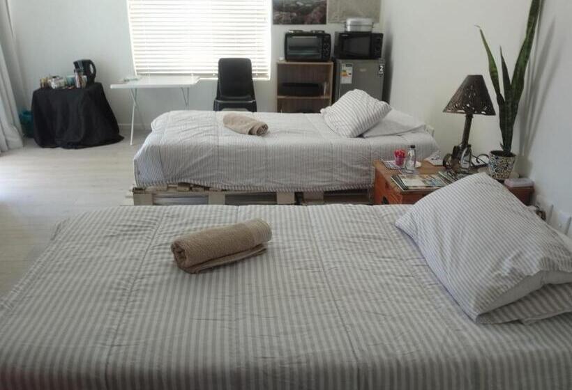 فنادق الكبسولة Morrie S Place Intown   Guest Room With Netflix And A View