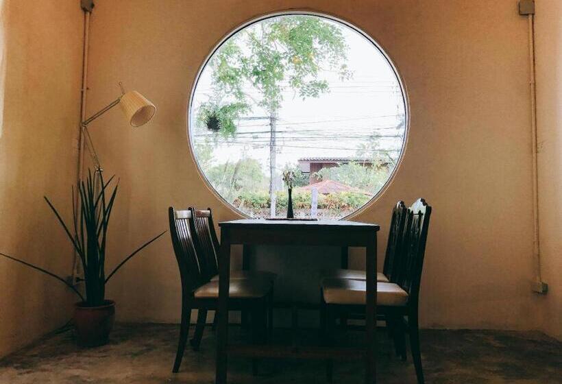 בית מלון כפרי Khemjit Cafe  And Bed