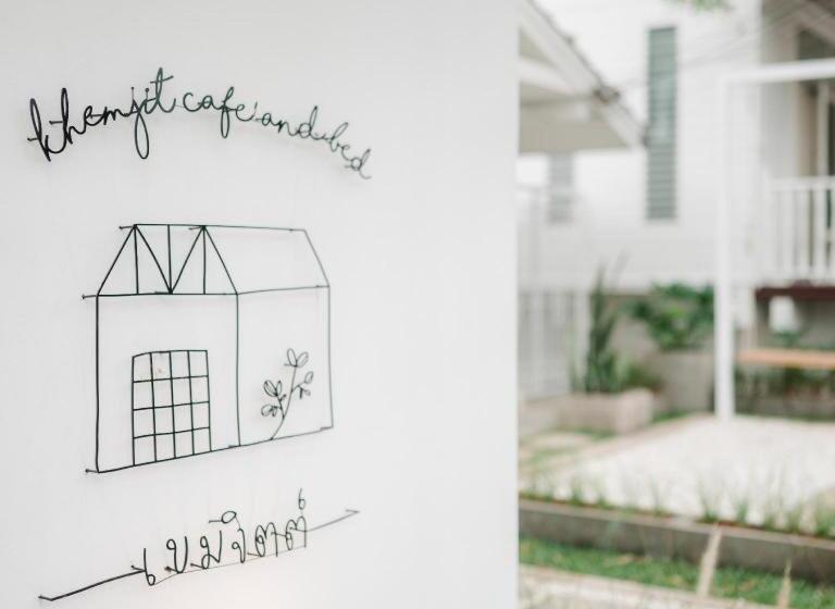 בית מלון כפרי Khemjit Cafe  And Bed