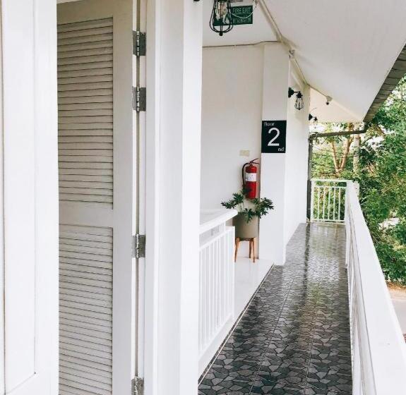 בית מלון כפרי Khemjit Cafe  And Bed