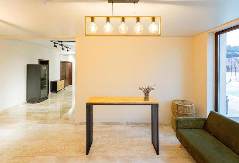 בית מלון כפרי Pensiunea Carmel