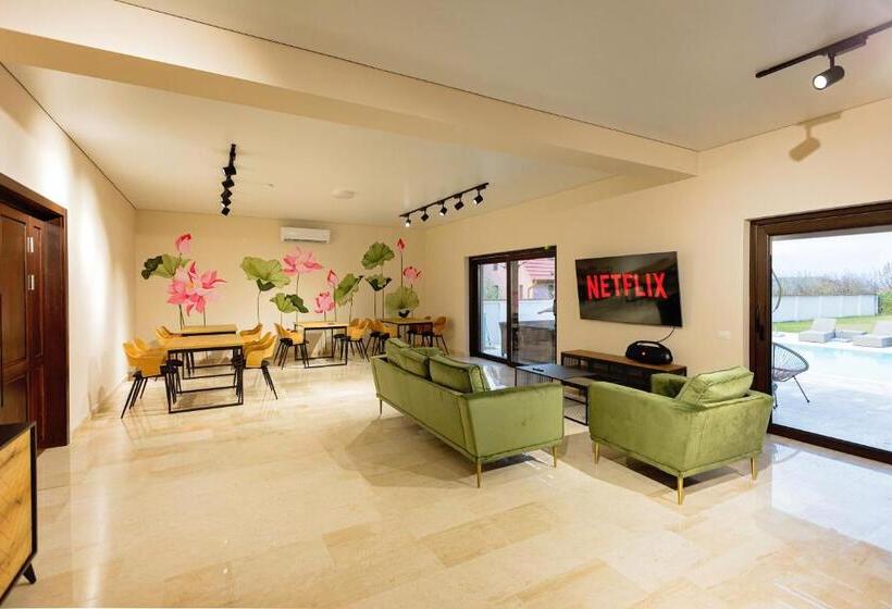 בית מלון כפרי Pensiunea Carmel