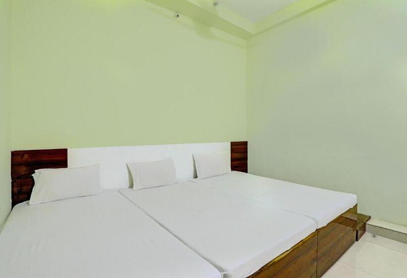 فندق Spot On Avantika Palace