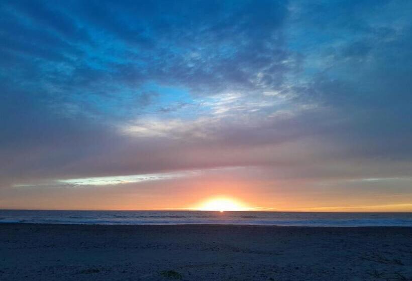 هتل Tres Velas Surf