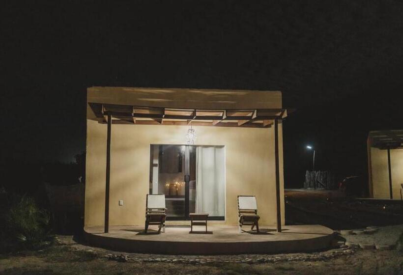 هتل Tres Velas Surf