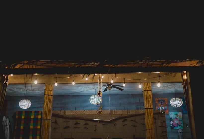 هتل Tres Velas Surf