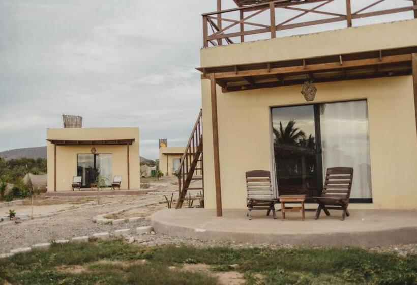 هتل Tres Velas Surf