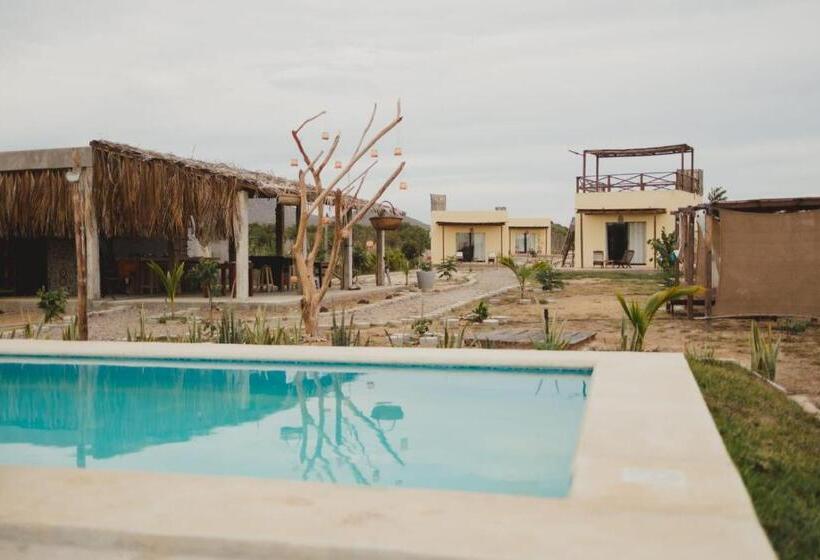 هتل Tres Velas Surf