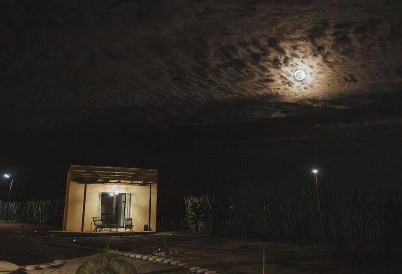 هتل Tres Velas Surf