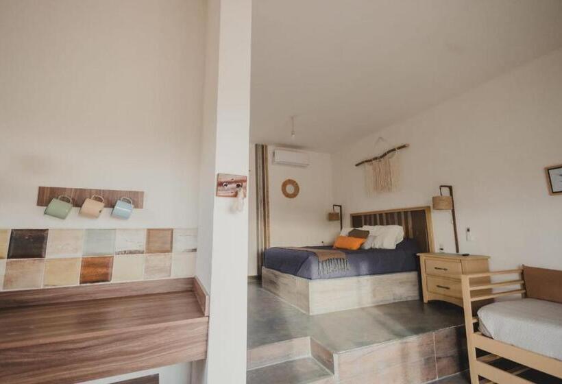 هتل Tres Velas Surf