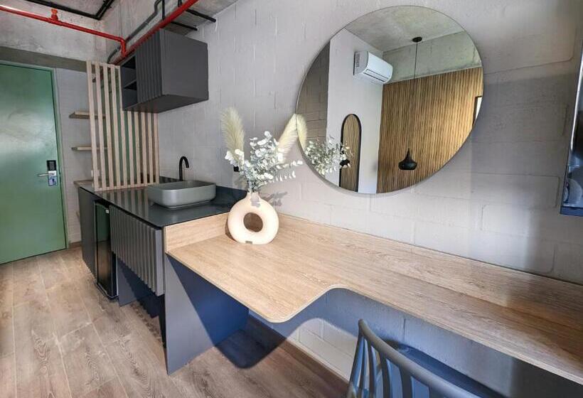 Отель Urbit Social Lofts