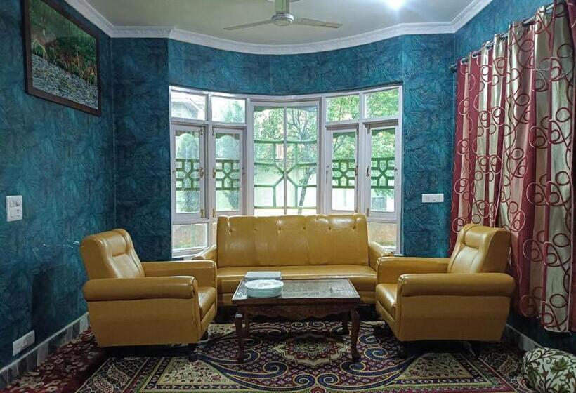 بنسيون Coachman Homestay