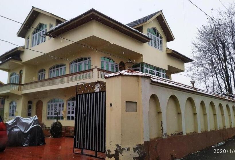 بنسيون Coachman Homestay