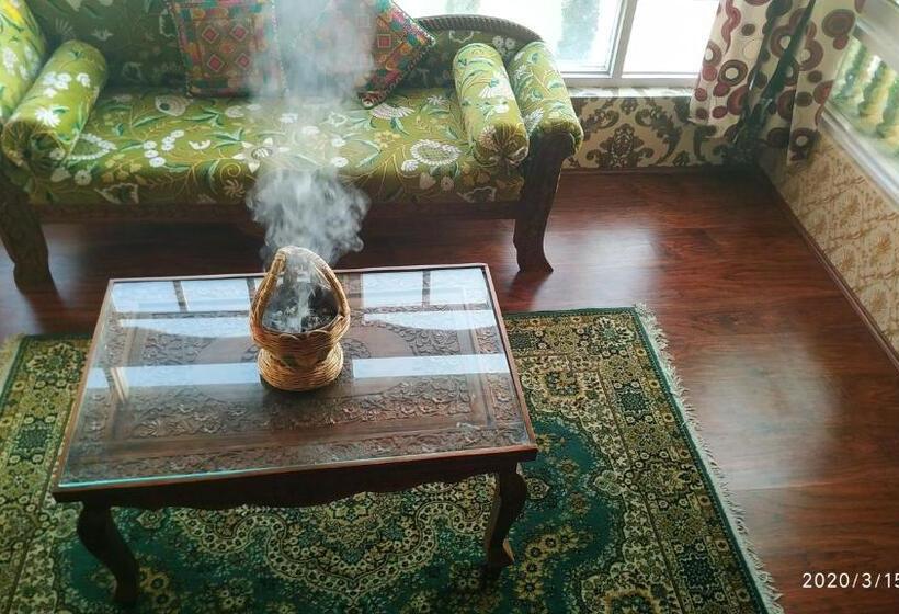 بنسيون Coachman Homestay