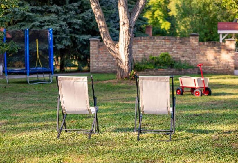بنسيون Dégi Festetics Kastély, Park Vendégház