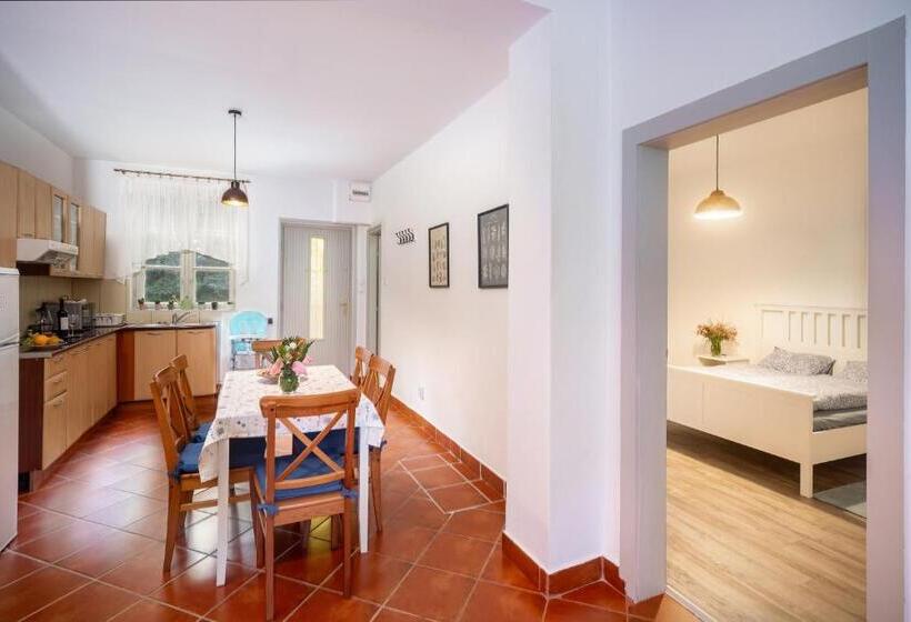 بنسيون Dégi Festetics Kastély, Park Vendégház