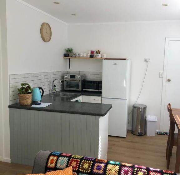 פנסיון The Green Guesthouse   Semi Rural Family Unit Lower Hutt