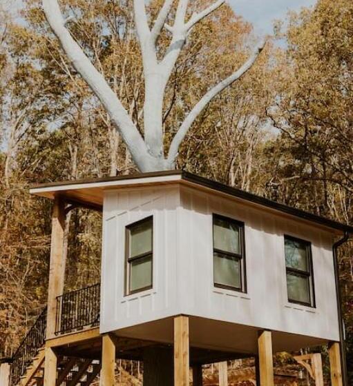 منتجع Oak Luxury Treehouse Near Lake Guntersville