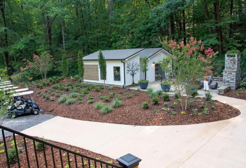منتجع Oak Luxury Treehouse Near Lake Guntersville