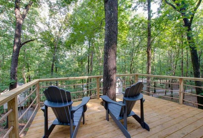 אתר נופש Oak Luxury Treehouse Near Lake Guntersville