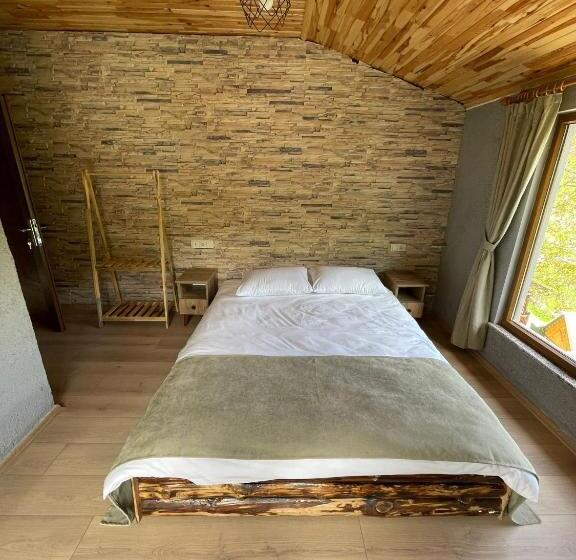 リゾートホテル Bizim O Ra Küme Evleri & Bungalov