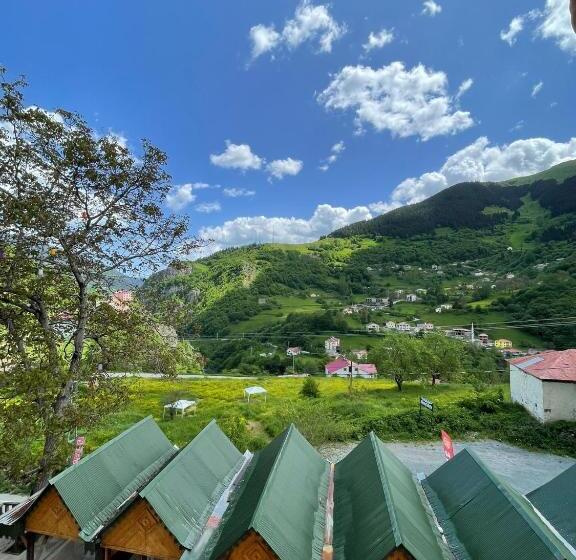 リゾートホテル Bizim O Ra Küme Evleri & Bungalov