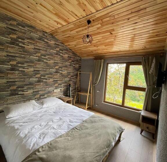 リゾートホテル Bizim O Ra Küme Evleri & Bungalov