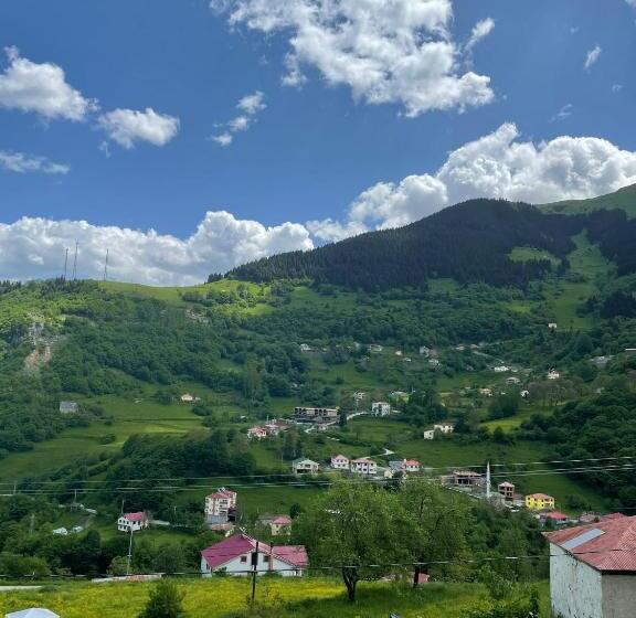 リゾートホテル Bizim O Ra Küme Evleri & Bungalov