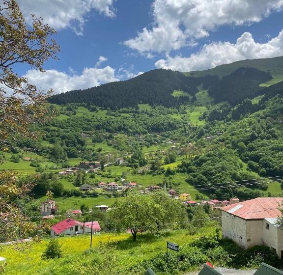 リゾートホテル Bizim O Ra Küme Evleri & Bungalov