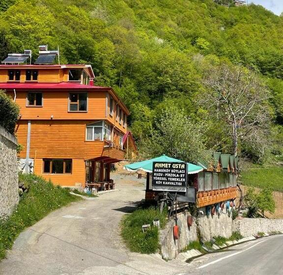 リゾートホテル Bizim O Ra Küme Evleri & Bungalov