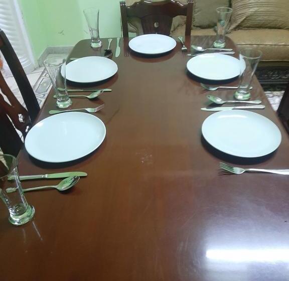 تختخواب و صبحانه King Chemosh