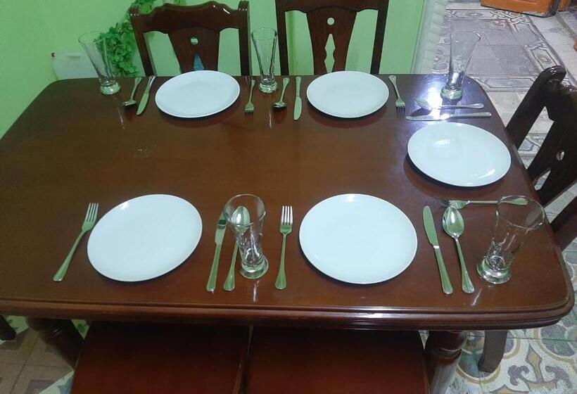 تختخواب و صبحانه King Chemosh