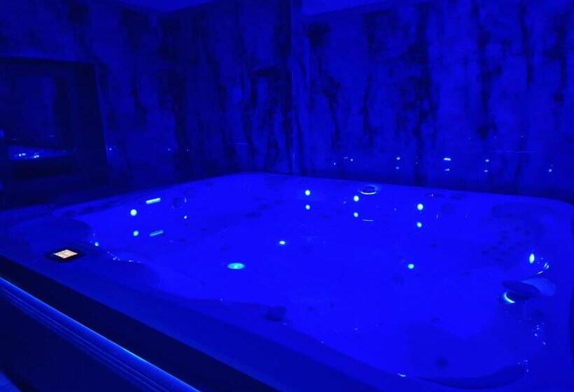 Отель Colt De Rai Deluxe & Spa