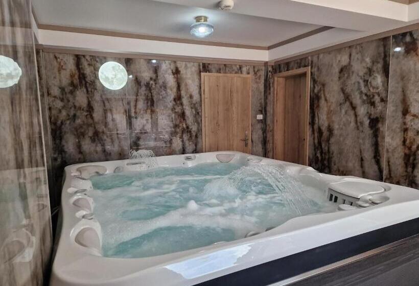 هتل Colt De Rai Deluxe & Spa