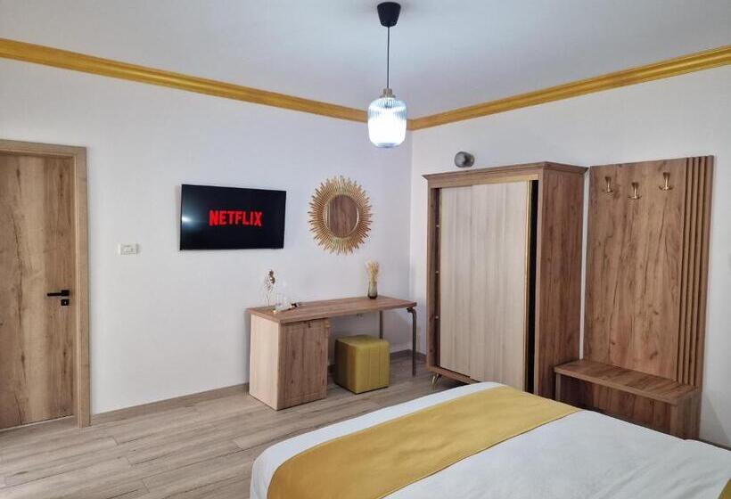 Отель Colt De Rai Deluxe & Spa