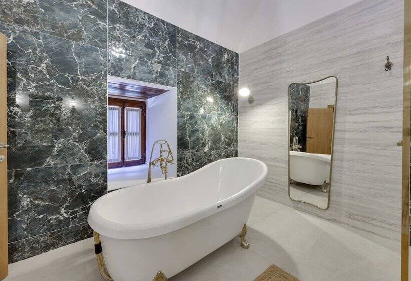 בית מלון כפרי Silk Road Museum