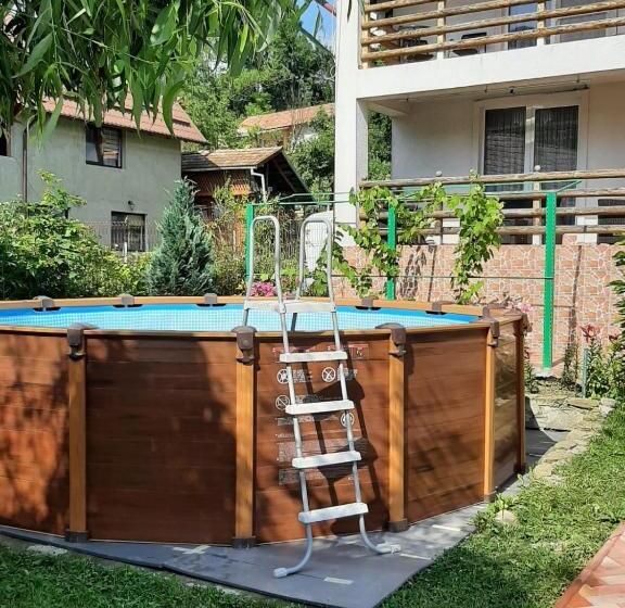 بنسيون Casa Iris Slanic