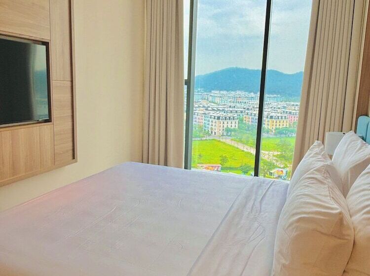 The Sea Halong Bay Managed By Class M