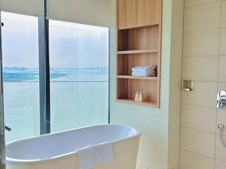 The Sea Halong Bay Managed By Class M