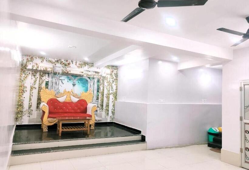 ホテル Ambika Near Famous Naulakha Temple