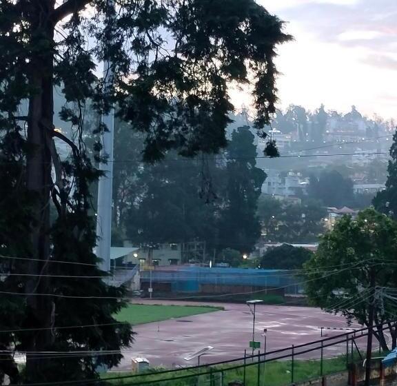 ホテル Meridien Residency