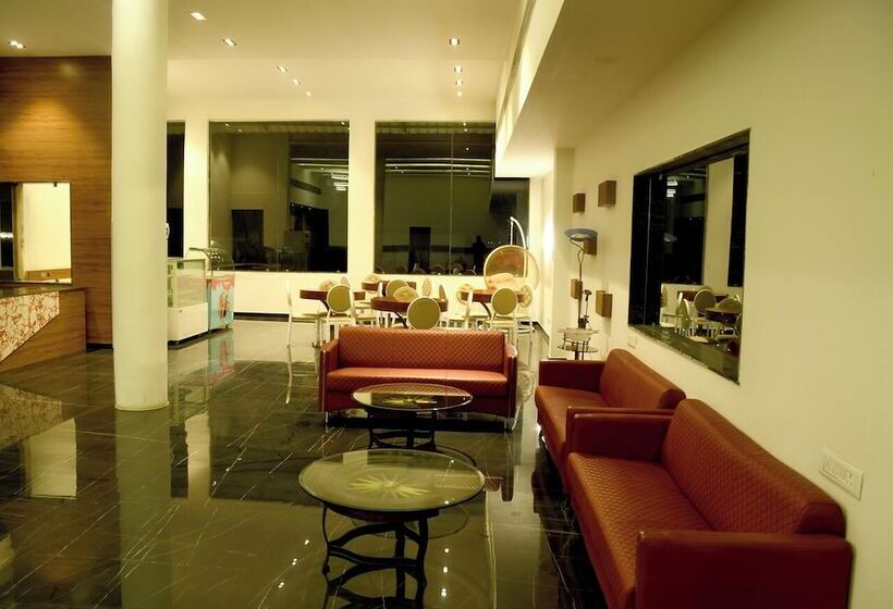 فندق One Earth Santu Eco Resort