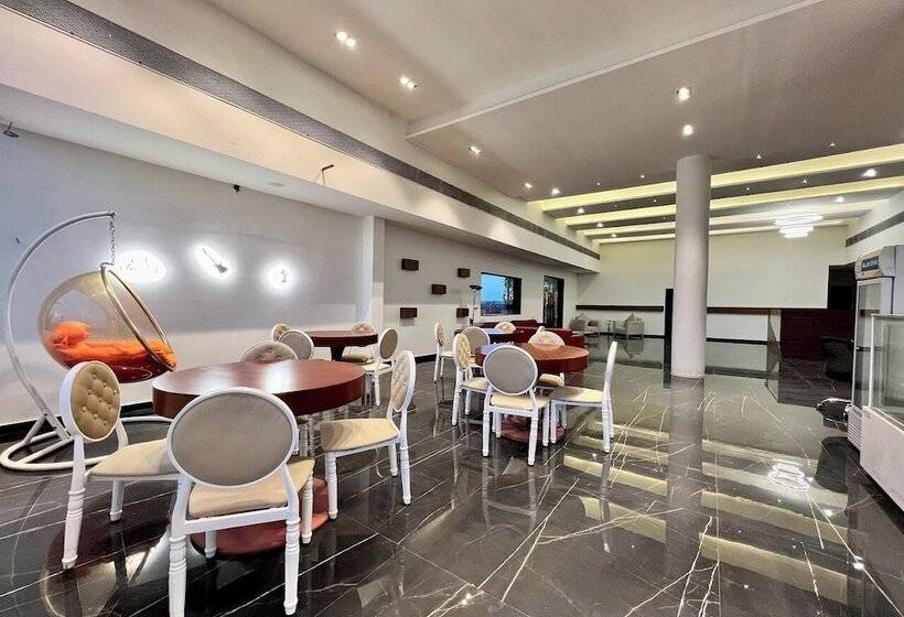 فندق One Earth Santu Eco Resort